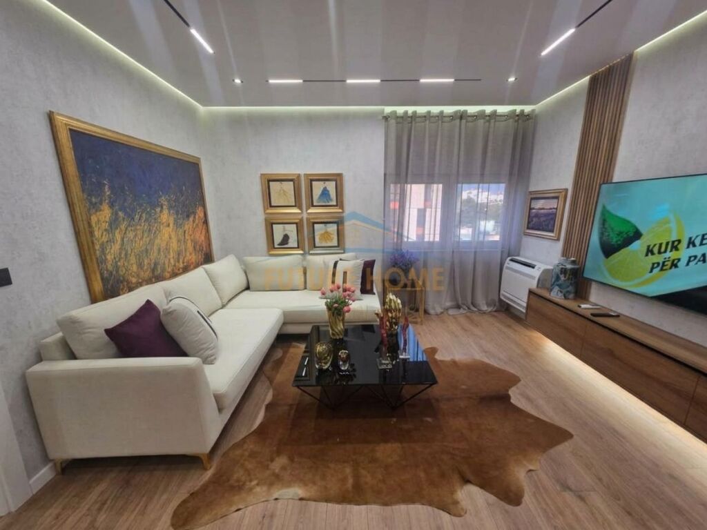 Shitet, Apartament 2+1, Zogu i Zi, Tiranë.