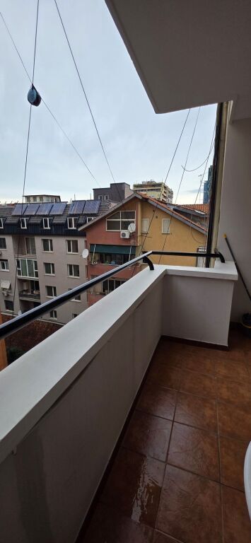 Appartamento 2+1 appena rinnovato nell'ex Bllok, di fronte a Sky Tower