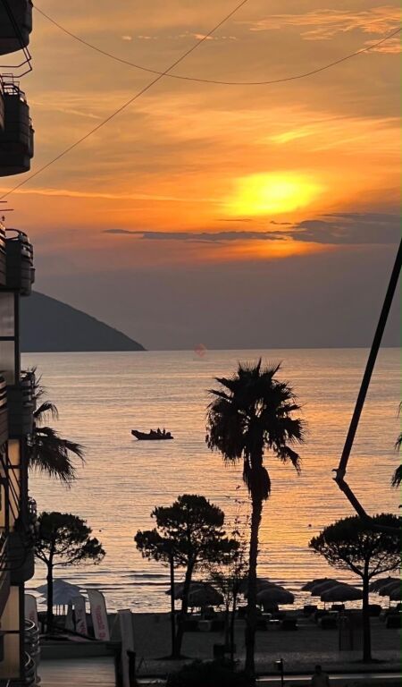🌊 APARTAMENT 2+2 ME PAMJE DETI ME QIRA AFATGJATË – LUNGOMARE, VLORË