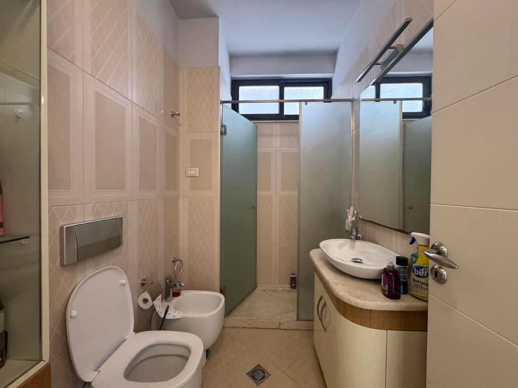 SHITET APARTAMENT 3+1+2 | LAPRAKË, RRUGA DRITAN HOXHA