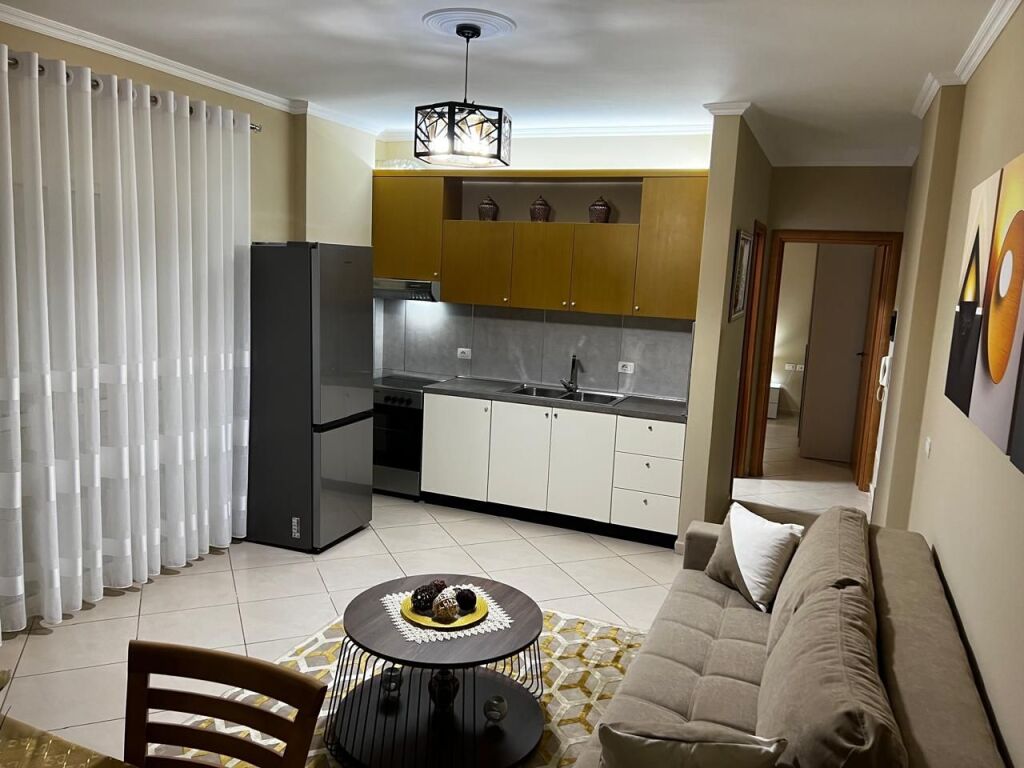 🏡 APARTAMENT 1+1 ME QIRA AFATGJATË – VLORË