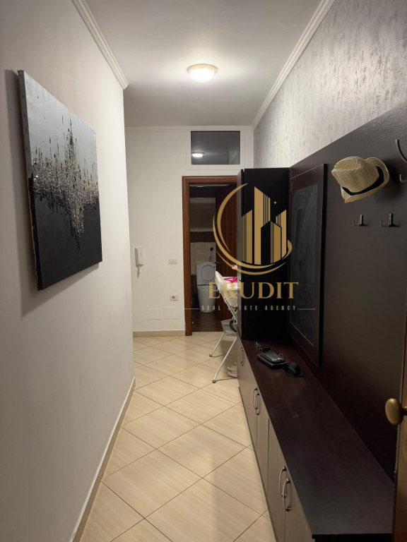 🏡 JEPET ME QIRA APARTAMENT 2+1 I MOBILUAR NË VLORË Pranë Stadiumit