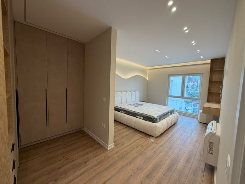🏡 JEPET ME QIRA APARTAMENT 2+1 – ZOGU I ZI  📍 Vendndodhja: Zogu i Zi  💶 Çmimi: 1,200 € / muaj