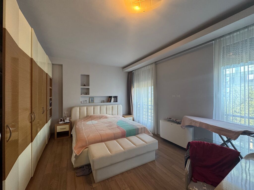 SHITET APARTAMENT 3+1+2 | LAPRAKË, RRUGA DRITAN HOXHA