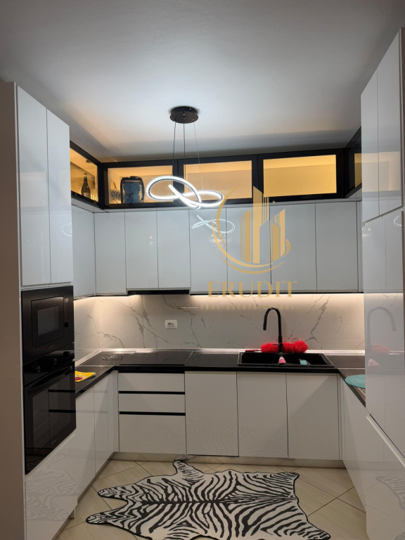 🏡 JEPET ME QIRA APARTAMENT 2+1 I MOBILUAR NË VLORË Pranë Stadiumit