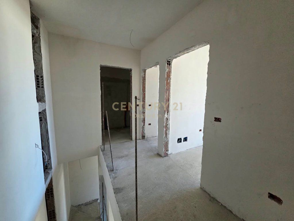 VENDESI DUPLEX PRESSO KODRA DIELLIT