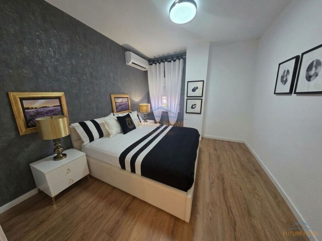 Shitet, Apartament 2+1, Zogu i Zi, Tiranë.