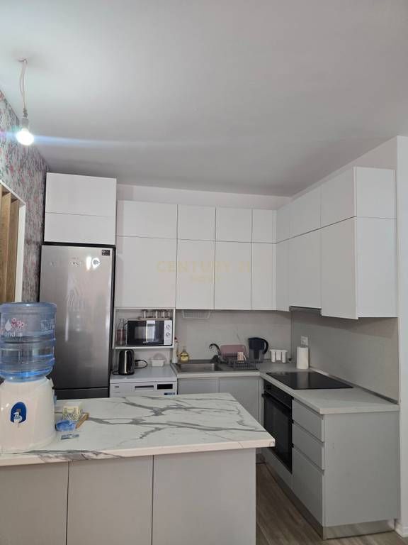 IN AFFITTO | 2+1 | UNIVERS CITY 📍 Univers City, Tirana Appartamento 2+1 550 € /Mese 55,000 Lek /Mese