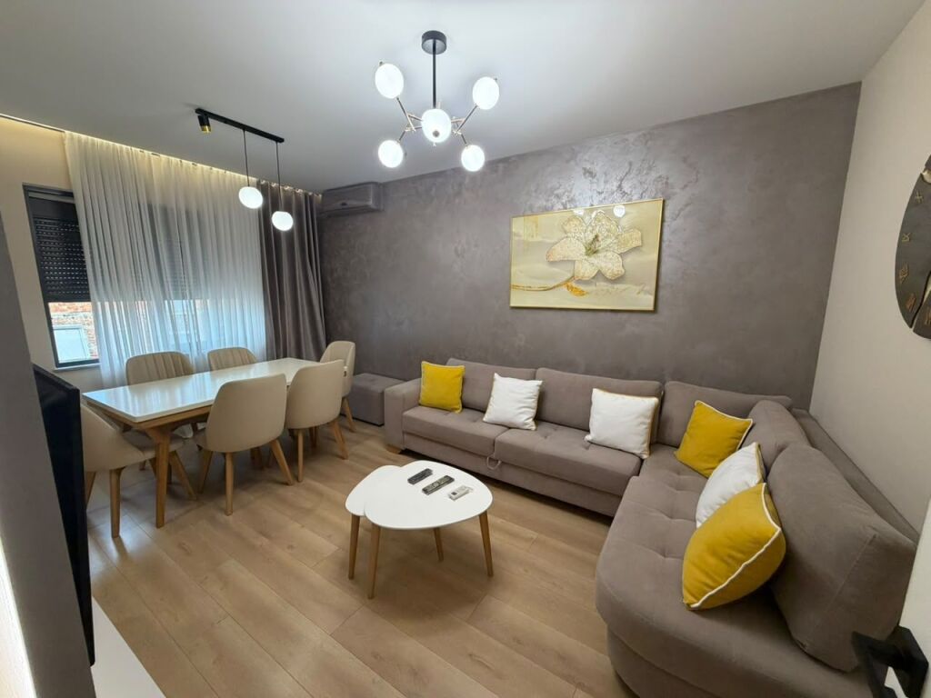 🏠 Appartamento 1+1 in affitto – Myslym Shyri  🛋️ Arredato &amp; completo 🏢 5° piano edificio esistente  💰 65.000 lek/mese