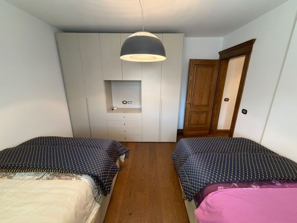 ✨ Apartament 2+1+2 me qira pranë Kopshtit Zoologjik! ✨   🚗 Parkimi i përfshirë në çmim 💰 Qira: 2,200 €/muaj