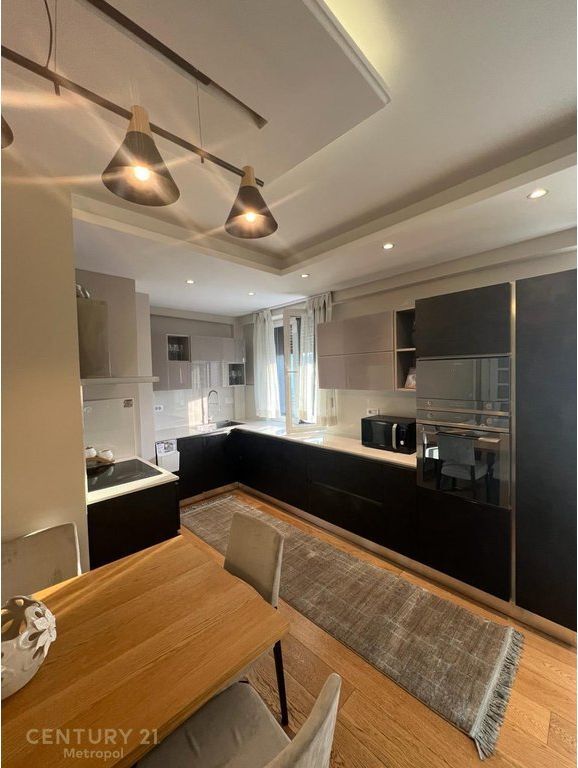 APARTAMENT 2+1+2 PËR QIRA | MYSLYM SHYRI – PRANË QENDRËS