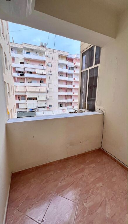 🌊 APARTAMENT 2+2 ME PAMJE DETI ME QIRA AFATGJATË – LUNGOMARE, VLORË