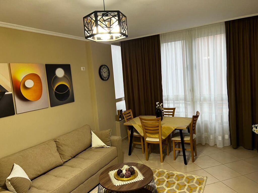 🏡 APARTAMENT 1+1 ME QIRA AFATGJATË – VLORË