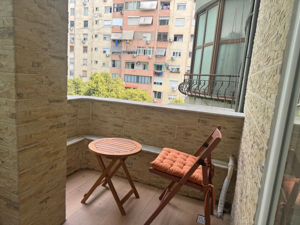 Shitet,Apartament 1+1,Komuna e Parisit, Tirane