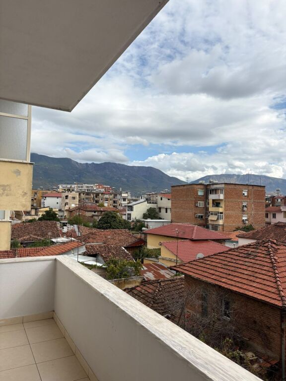 Appartamento 2+1 in affitto in Via Hoxha Tahsim (vicino al Bar Oslo)