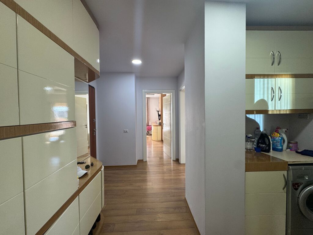 SHITET APARTAMENT 3+1+2 | LAPRAKË, RRUGA DRITAN HOXHA