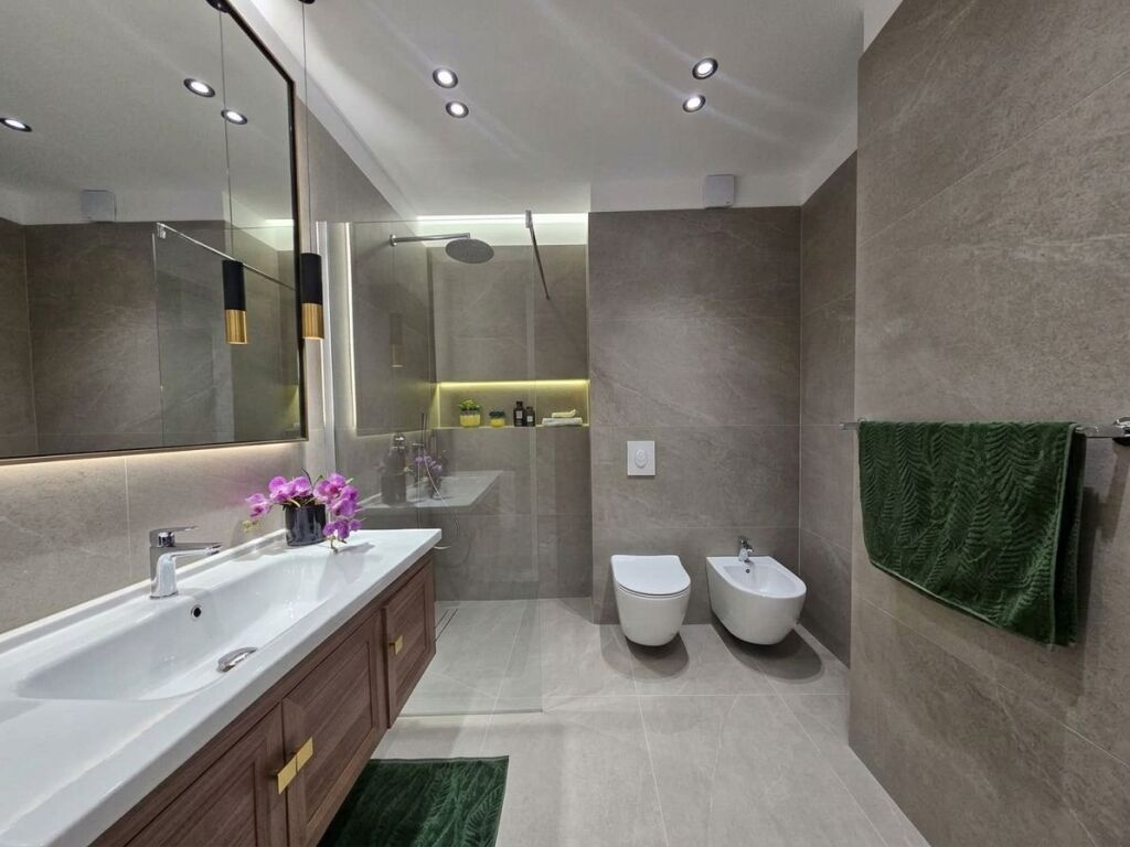 Shitet, Apartament 2+1, Zogu i Zi, Tiranë.