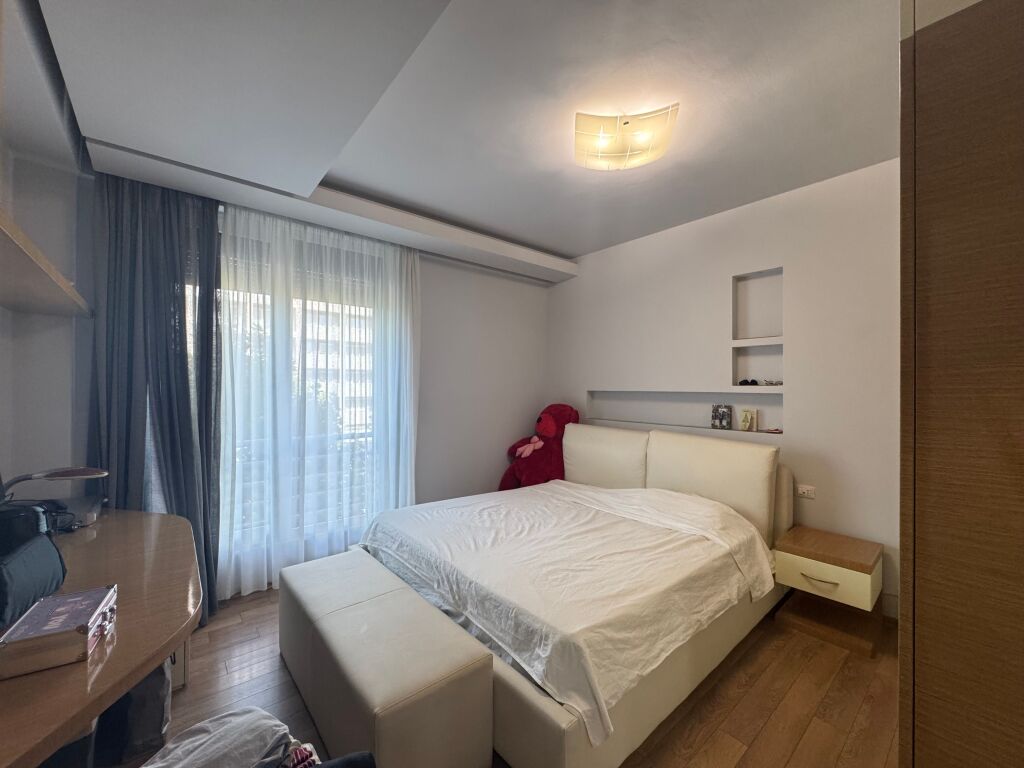 SHITET APARTAMENT 3+1+2 | LAPRAKË, RRUGA DRITAN HOXHA