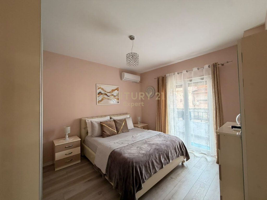 JAPIM ME QIRA APARTAMENT 2+1 NE QENDER TE TIRANES!