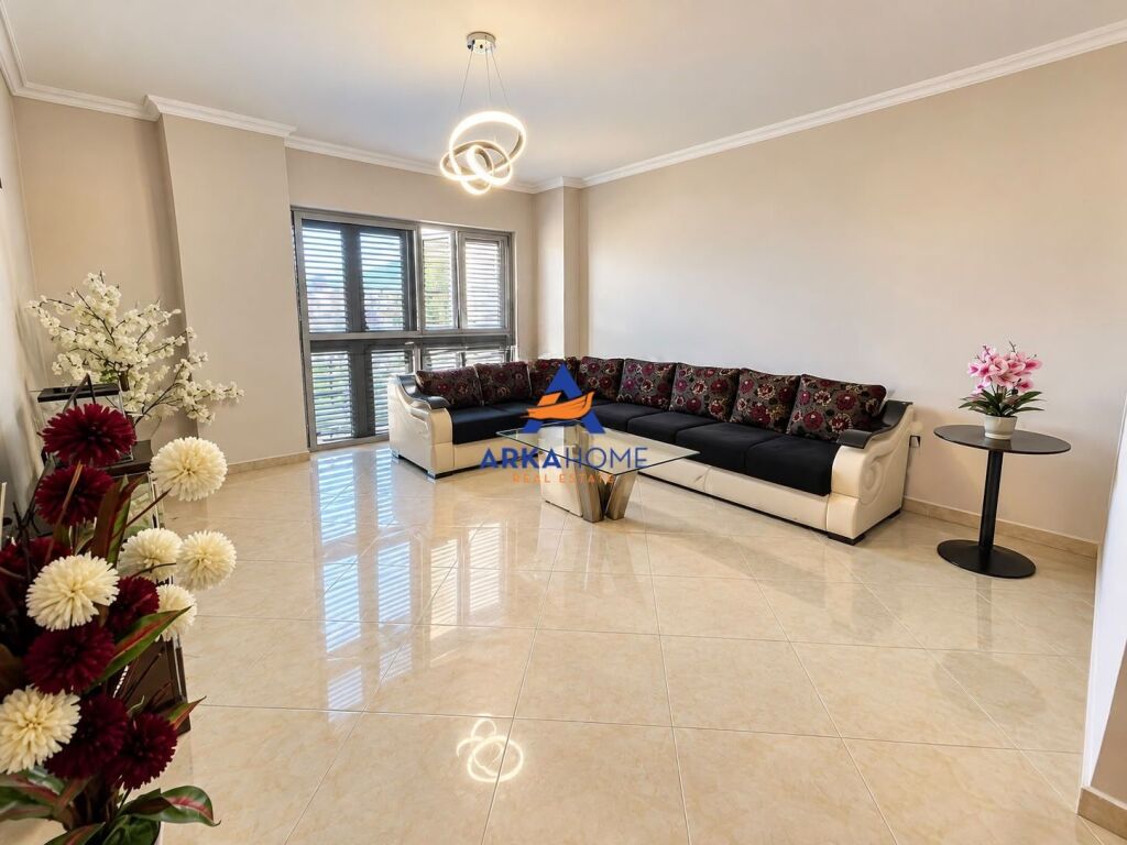 SHITET APARTAMENT 3+1+2 BALLKONE "KRISTAL CENTER, TE RRETHRROTULLIMI I SELITES" 270.000 EURO