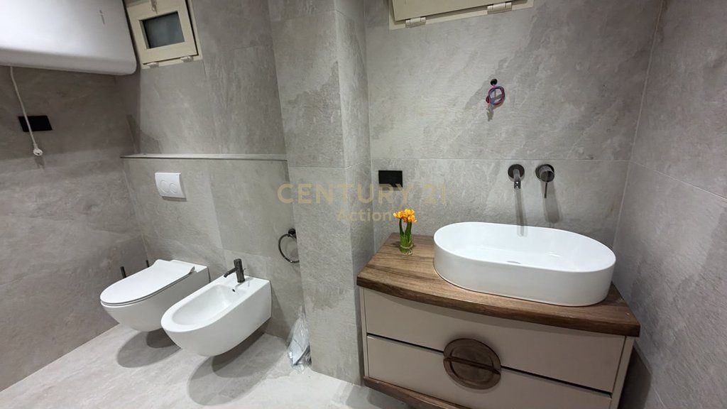SHITET APARTAMENT 2+1 | RRUGA E PORTIT, DURRËS   322,000 €