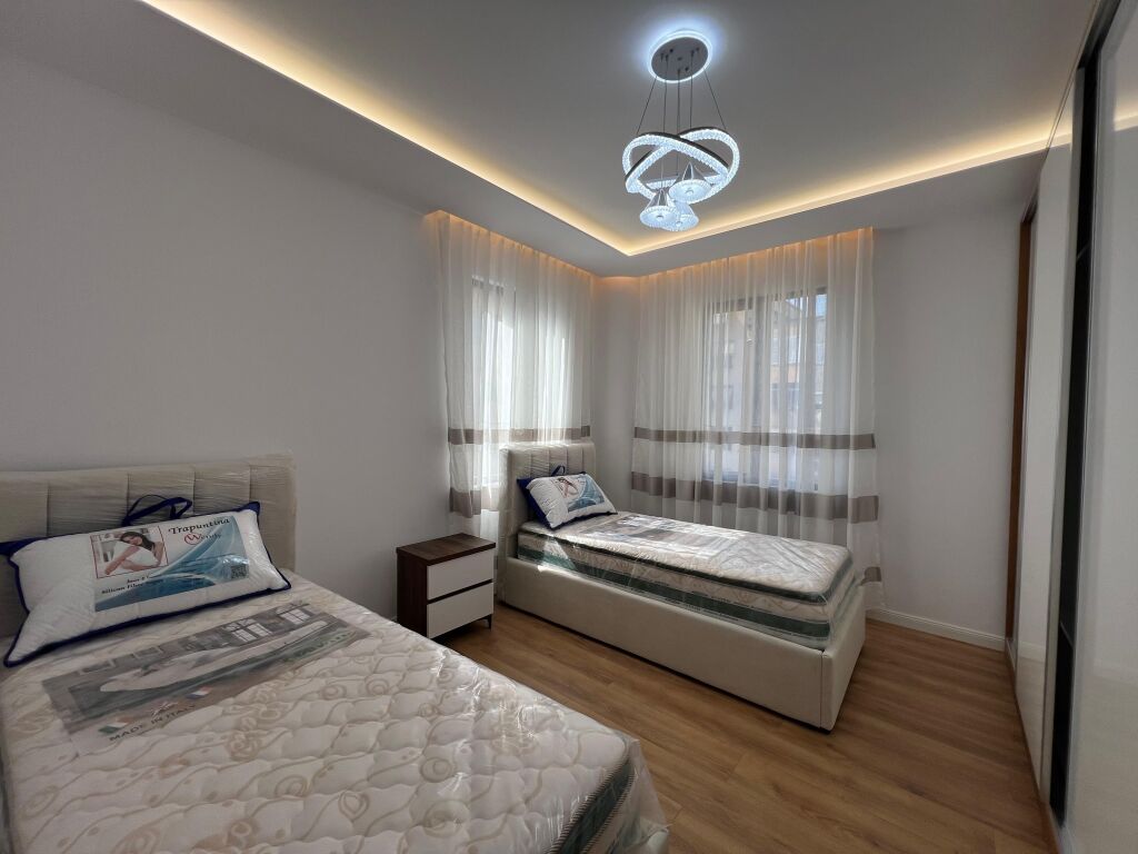 Shitet Apartament 2+1+2 📍 Pallati me Shigjeta, Rruga e Kavajës