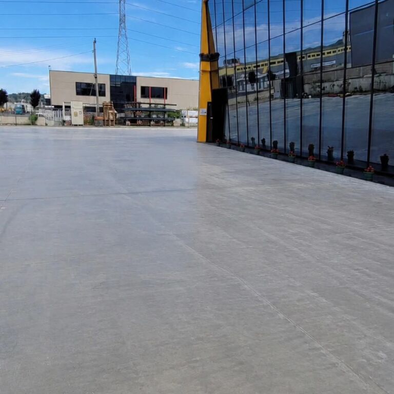 Jepet magazine me qera pranë Tirana Industrial Park &amp; Mercedes-Benz