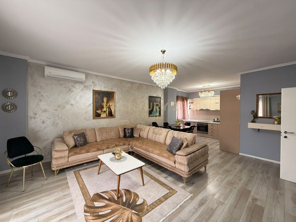 JAPIM ME QIRA APARTAMENT 2+1 NE QENDER TE TIRANES!