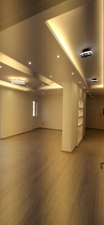 🏢 *AMBIENT ZYRE ME QIRA – PRANË RRUGËS SË KOSOVARËVE, TEK LE BON