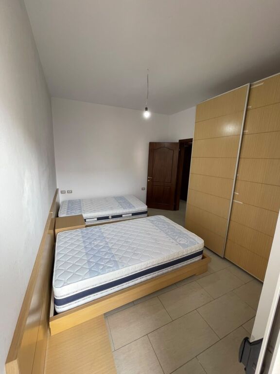 Apartament - Për Qira - Kodra e Diellit, Tiranë