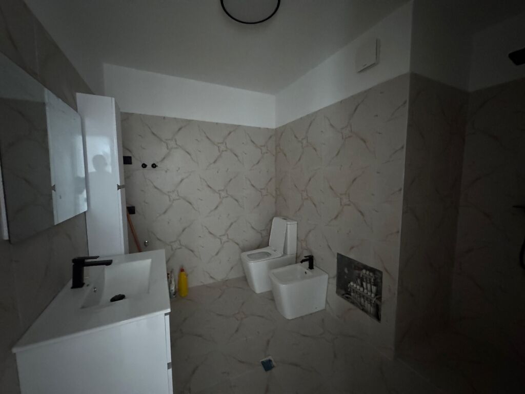 Jepet apartament me qera 1+1