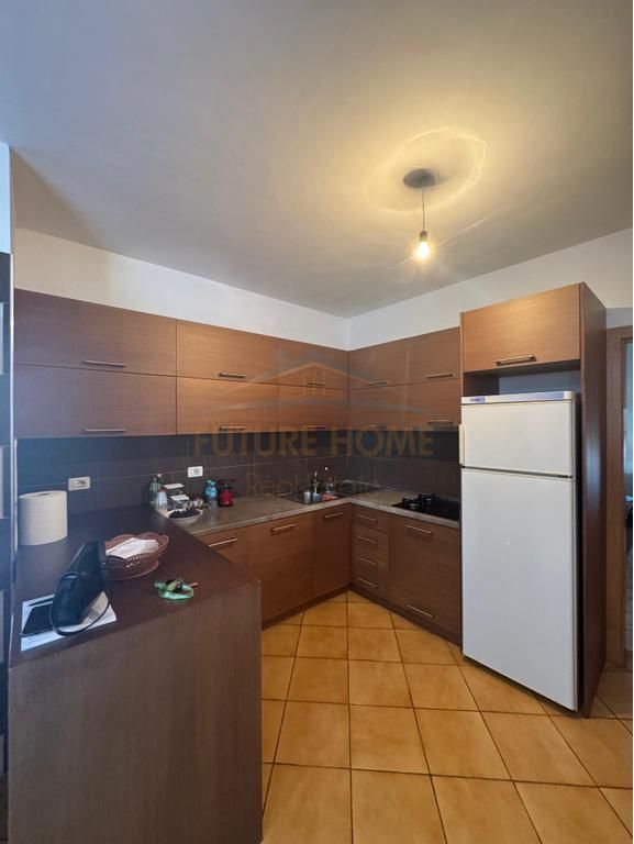 Shitet , Apartament 2+1, Rruga Shefqet Kuka , Fresk