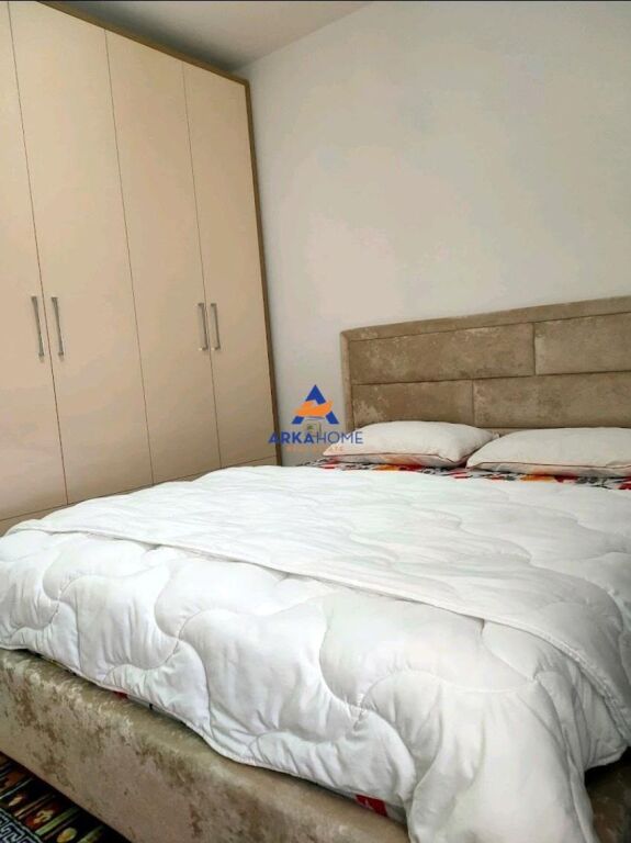 JEPET APARTMENT ME QERA 2+1+BALLKON "BATHORE , RR DEMOKRACIA" 60.000 LEKE
