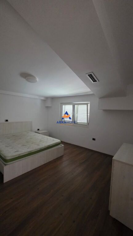 SHITET VILE 4 KATESHE "KODRA E PRIFTIT" 560.000 EURO