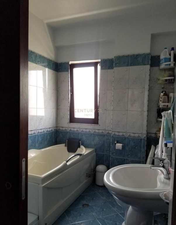 APARTAMENT PER QIRA 2+1 | UNAZA E RE