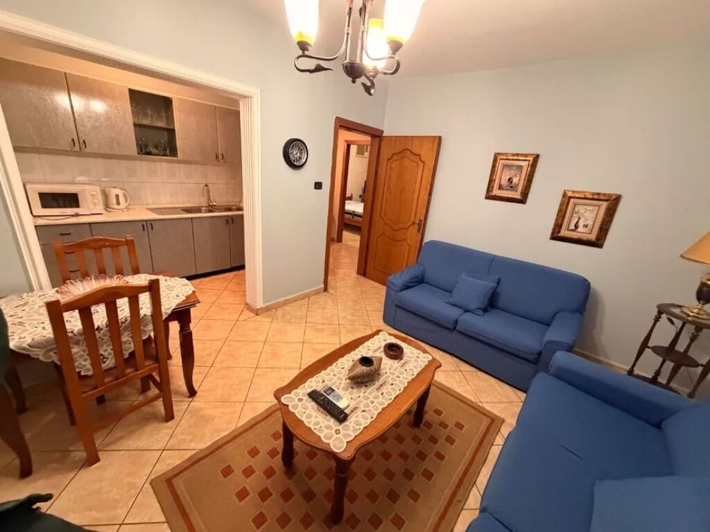🏢Porcelan,prane Universitetit Europian Tirane jepet me qera ,2+1,i mobiluar. 550Euro 
