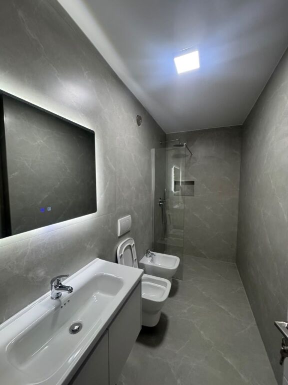 In vendita, Appartamento 1+1, Via Kavaja, Tirana. UNA75206