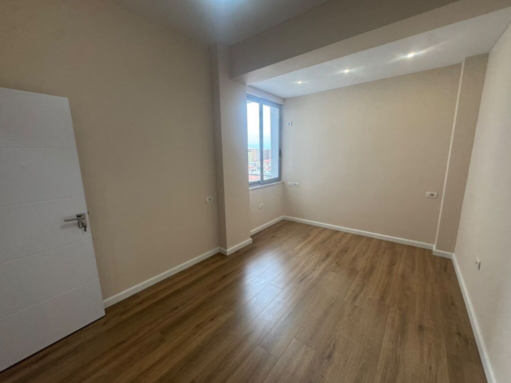 In vendita, Appartamento 1+1, Via Kavaja, Tirana. UNA75206