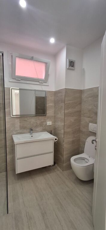 🏢 *AMBIENT ZYRE ME QIRA – PRANË RRUGËS SË KOSOVARËVE, TEK LE BON