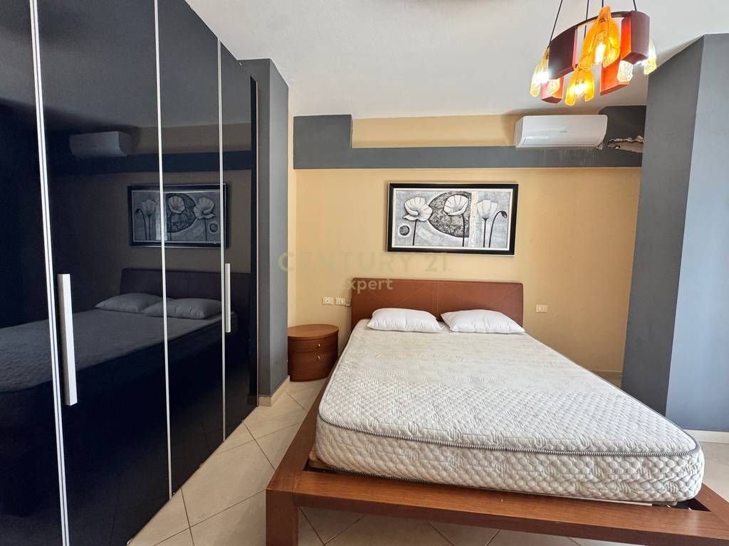JAPIM ME QIRA APARTAMENT 3+1+2 TEK RRETHRROTULLIMI I ZOGUT TE ZI