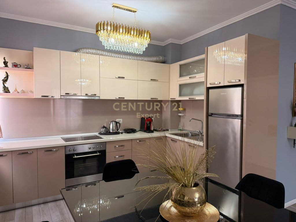 JAPIM ME QIRA APARTAMENT 2+1 NE QENDER TE TIRANES!