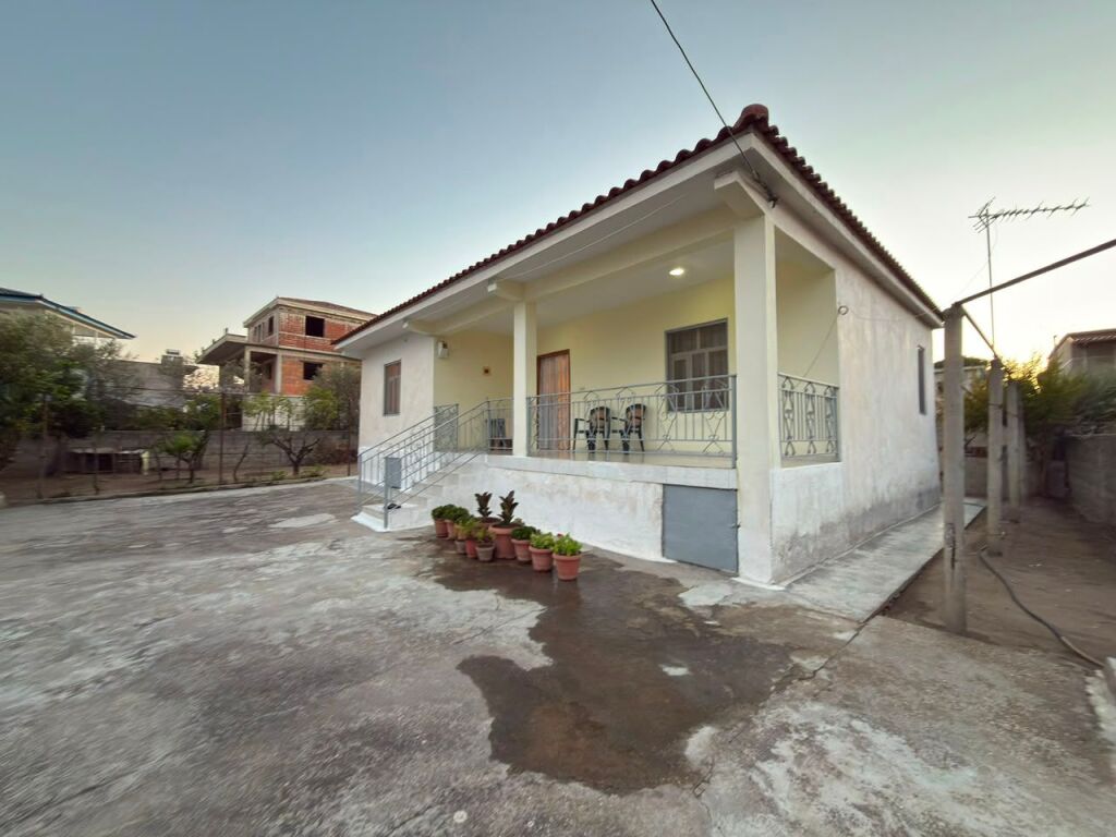 SHTËPI PRIVATE NË SHITJE – PLAZHI I VJETËR, VLORË