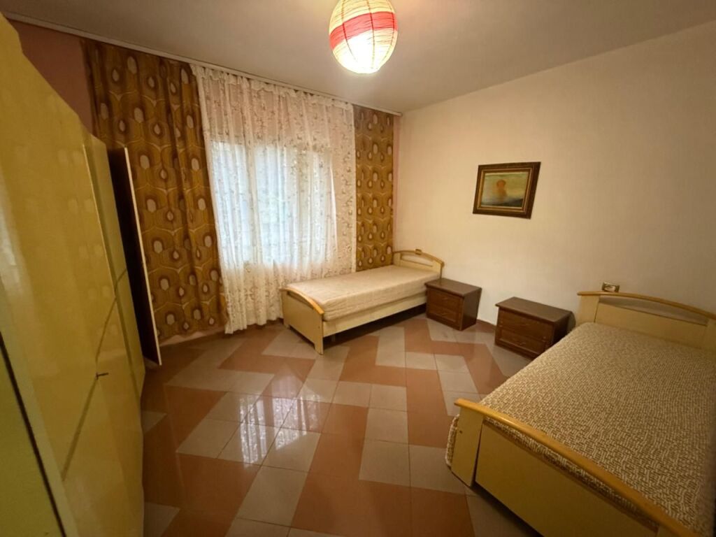 Apartament 1+1 me qera tek Zogu i Zi ( 33,000 leke)
