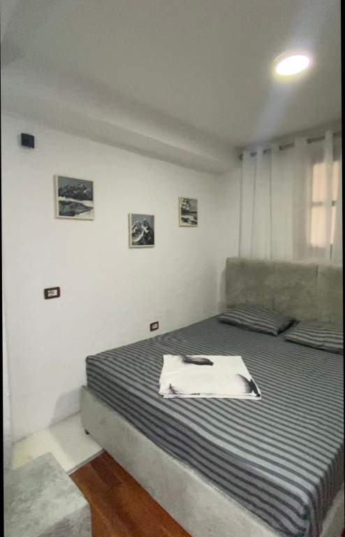 Jepet me qira apartament 2+1 brenda Kalasë së Tiranës.