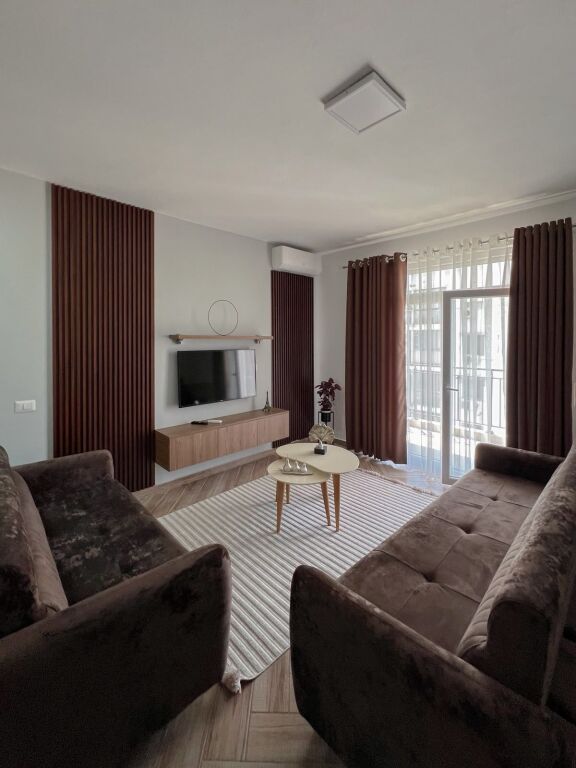 Affitto | Apartament 2 + 1 | Rruga 5 Maji | 650 €/mese