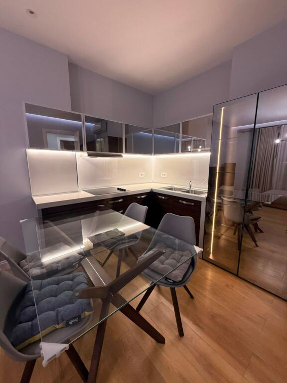Jepet apartament 1+1 me qira tek Rruga e Kosovareve , Liqeni Artificial .