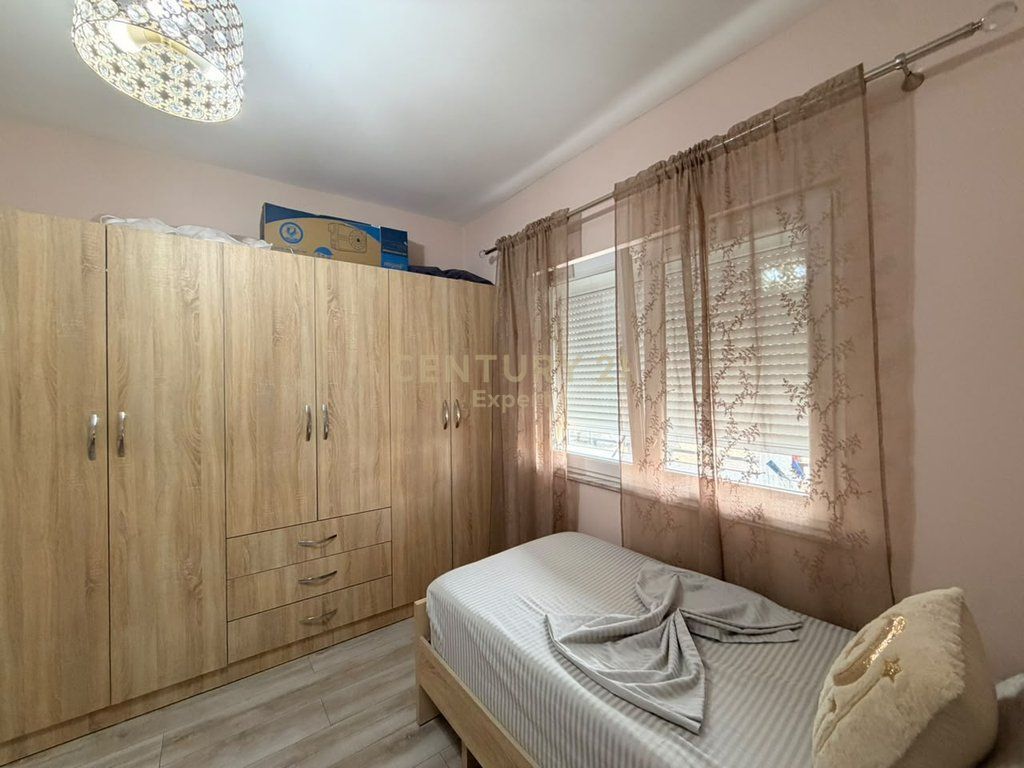 JAPIM ME QIRA APARTAMENT 2+1 NE QENDER TE TIRANES!
