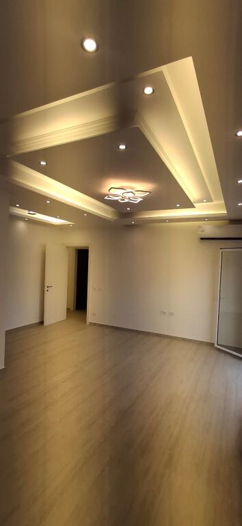 🏢 *AMBIENT ZYRE ME QIRA – PRANË RRUGËS SË KOSOVARËVE, TEK LE BON