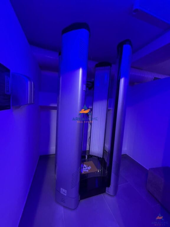 LOCALE COMMERCIALE DI 130 M2 IN AFFITTO "VASIL SHANTO, VICINO ALL'INCROCIO" 1500 EURO