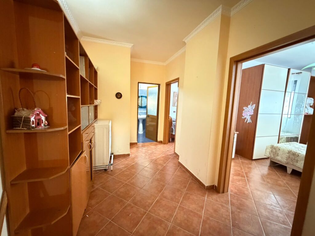 Qera, Apartament 2+1,Ish Rajoni i Policise ,Durrës